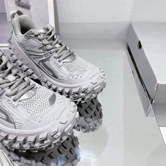 BALENCIAGA MEN'S DEFENDER TRAINERS - BB227