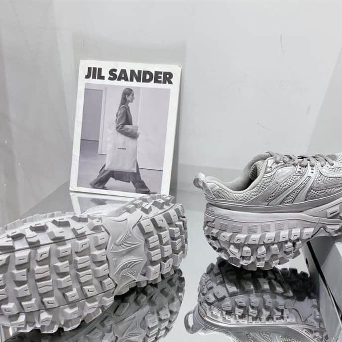 BALENCIAGA MEN'S DEFENDER TRAINERS - BB227