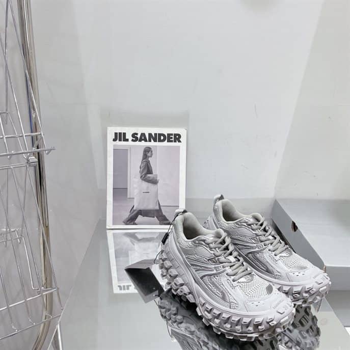 BALENCIAGA MEN'S DEFENDER TRAINERS - BB227