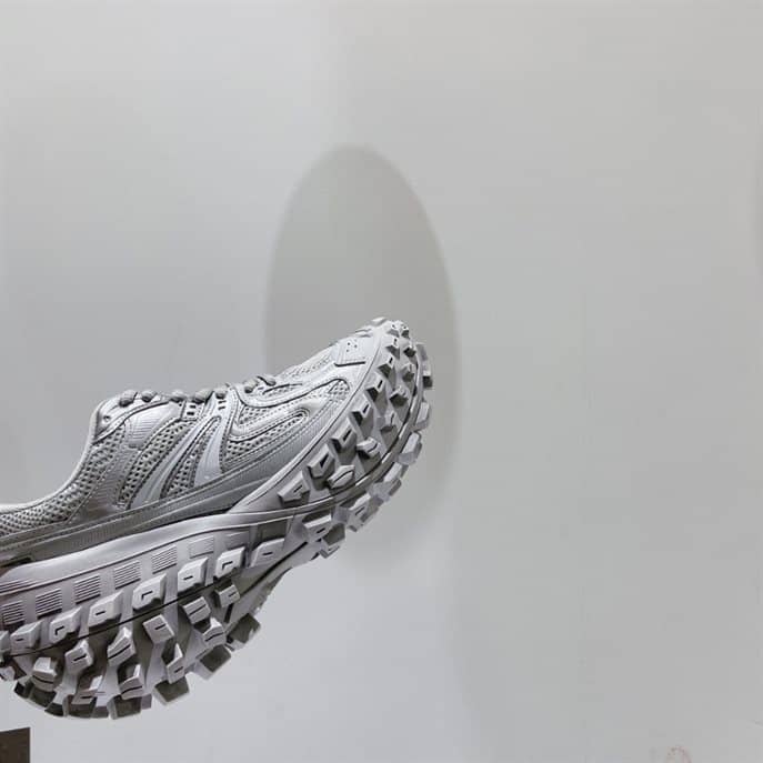 BALENCIAGA MEN'S DEFENDER TRAINERS - BB227