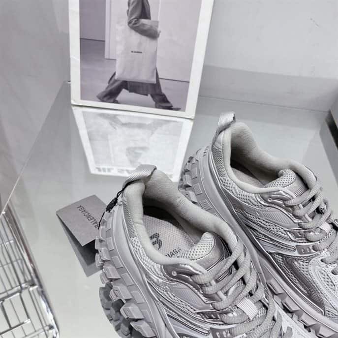 BALENCIAGA MEN'S DEFENDER TRAINERS - BB227