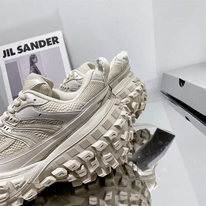 BALENCIAGA MEN'S DEFENDER TRAINERS - BB228