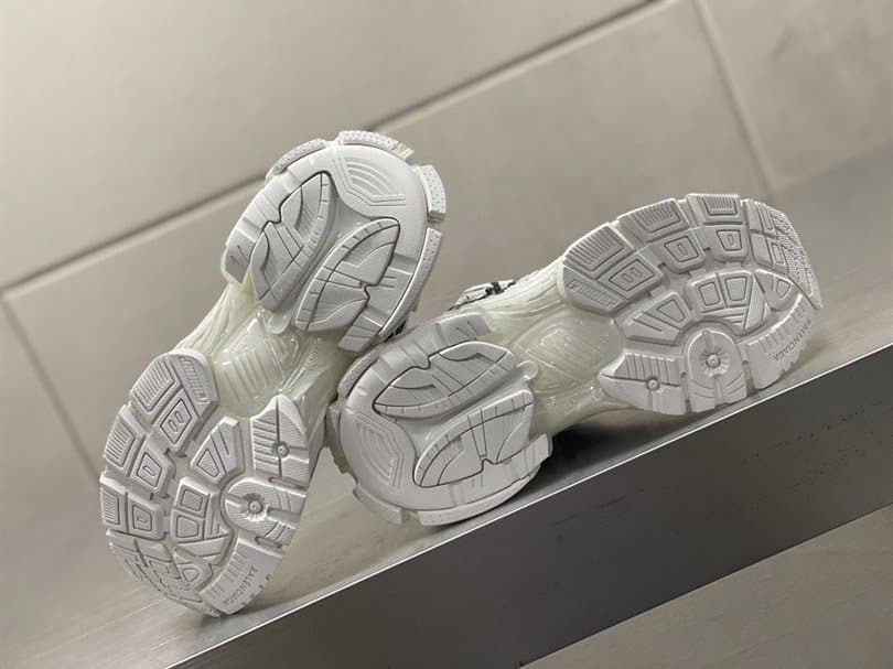 BALENCIAGA MEN'S RUNNER GRAFFITI TRAINERS - BB218