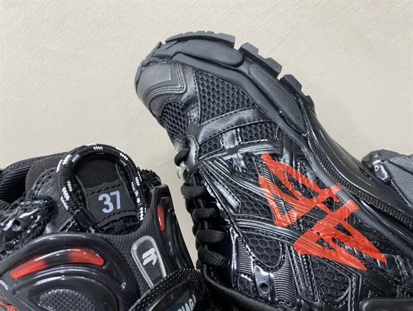 BALENCIAGA MEN'S RUNNER GRAFFITI TRAINERS - BB219