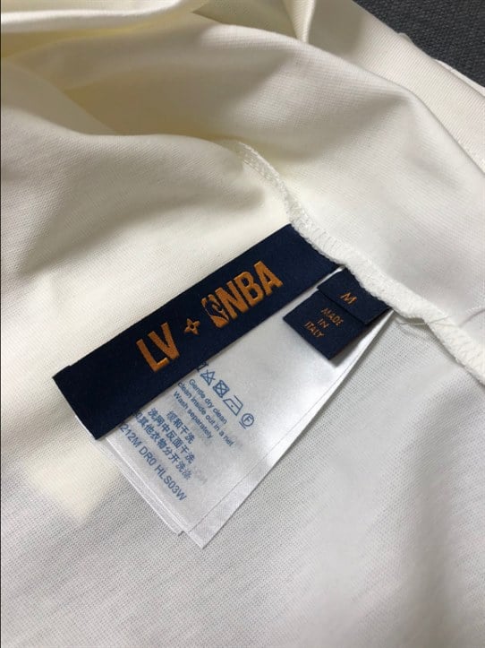 LOUIS VUITTON T-SHIRT - LV21