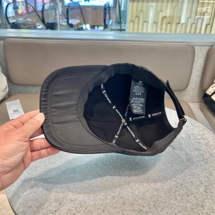 Louis Vuitton Cap - LHC07
