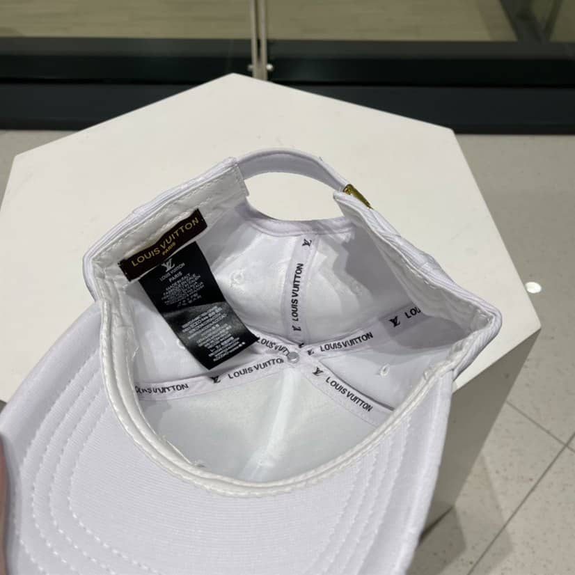 Louis Vuitton Cap - LHC17
