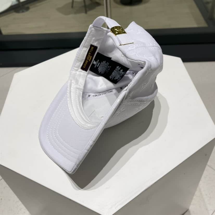 Louis Vuitton Cap - LHC17
