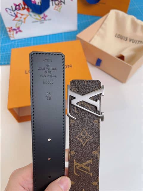 LOUIS VUITTON INITIALES 40MM REVERSIBLE BELT - B187