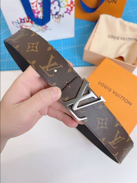 LOUIS VUITTON INITIALES 40MM REVERSIBLE BELT - B187