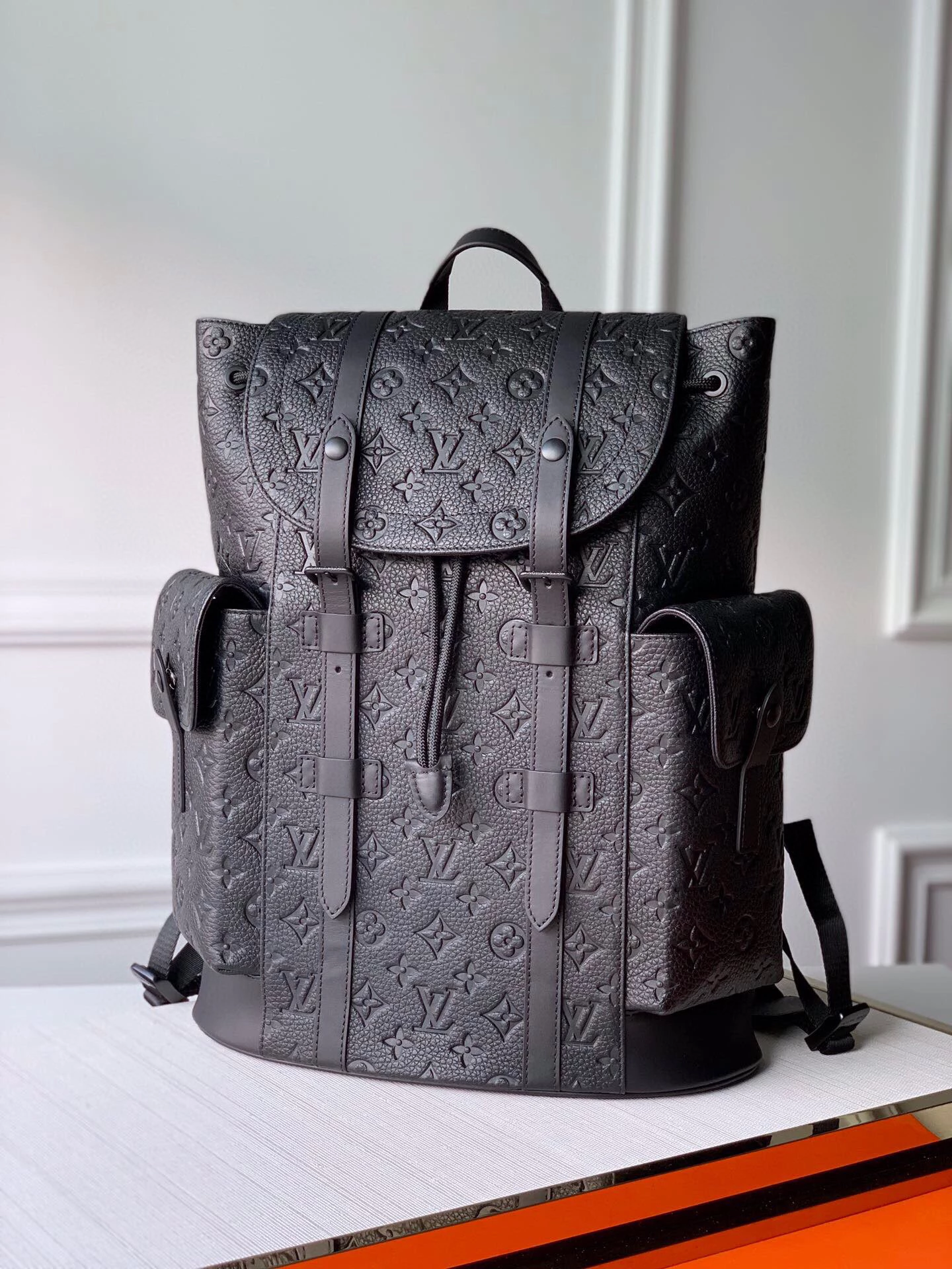 LOUIS VUITTON CHRISTOPHER MM - LBV373