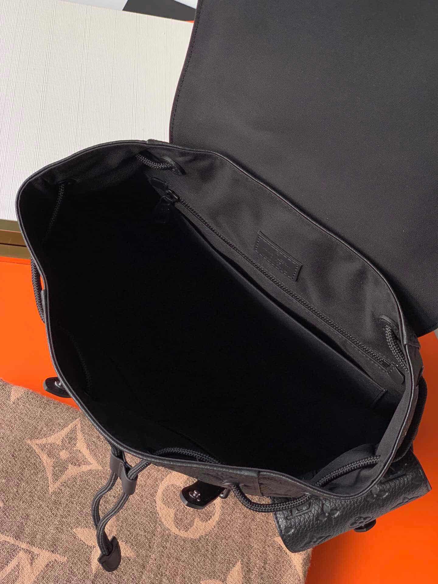 LOUIS VUITTON CHRISTOPHER MM - LBV373