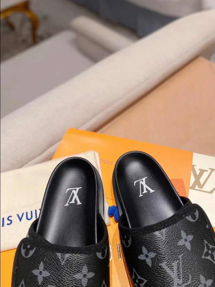 LOUIS VUITTON MIAMI MULE SANDAL - LVS27