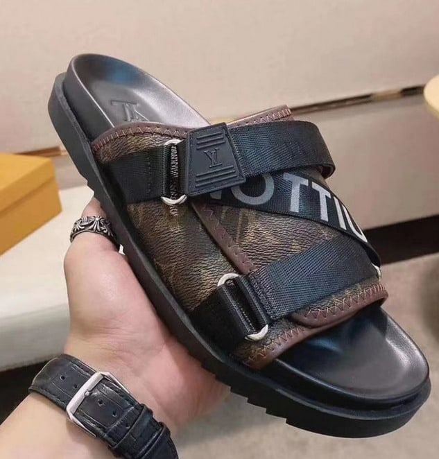 LOUIS VUITTON SANDAL - LVS26