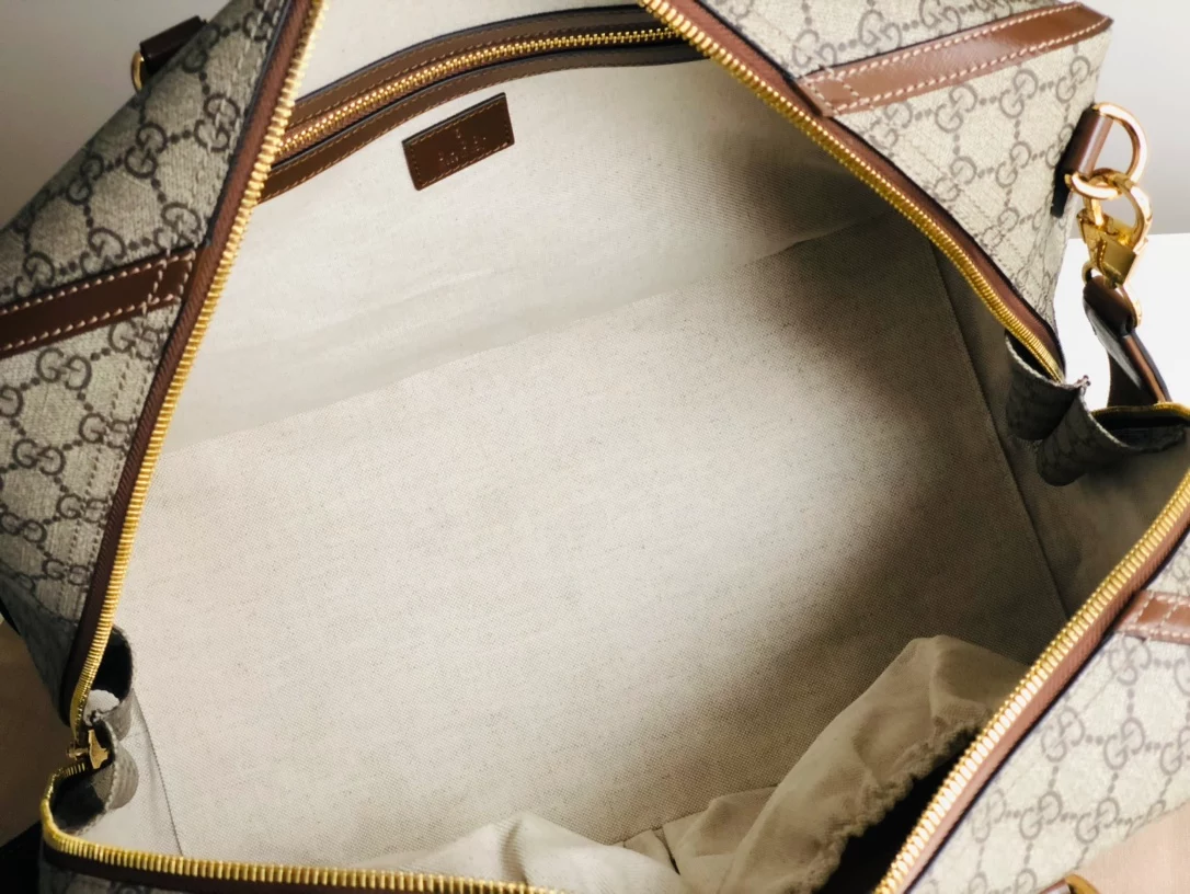 DUFFLE BAG WITH INTERLOCKING G - GBC082