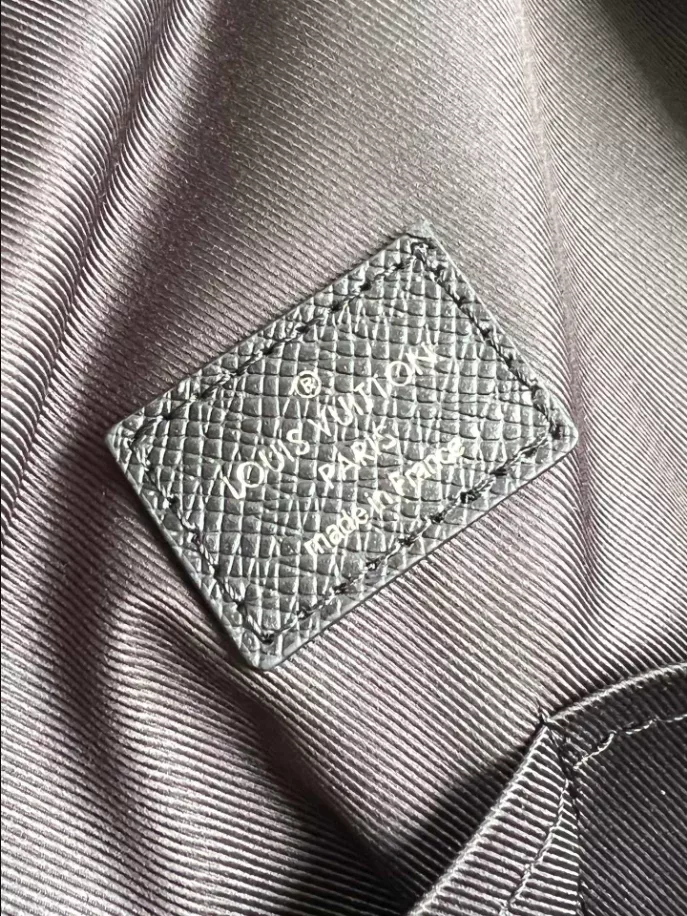 LOUIS VUITTON ADRIAN BACKPACK TAIGA LEATHER - LBV386