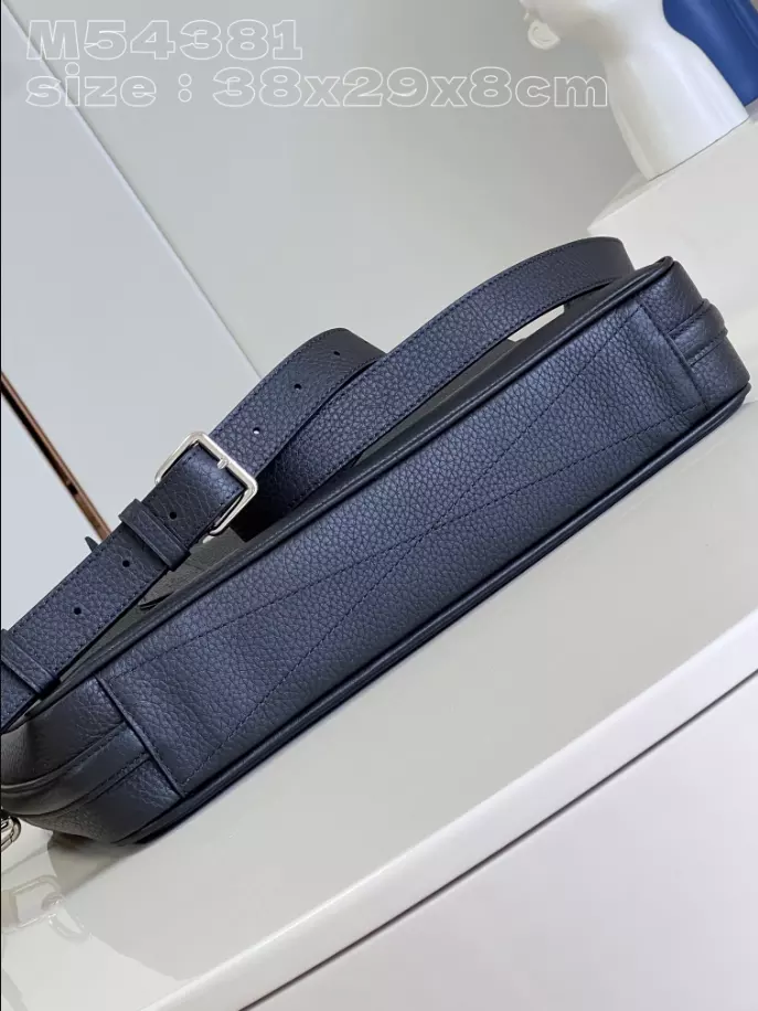 LOUIS VUITTON ARMAND BRIEFCASE - LBV395