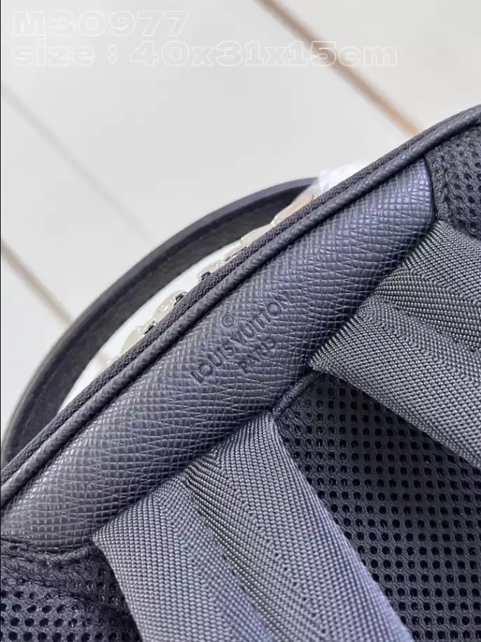 LOUIS VUITTON AVENUE BACKPACK - LBV376