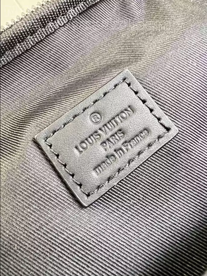 LOUIS VUITTON AVENUE BACKPACK - LBV380