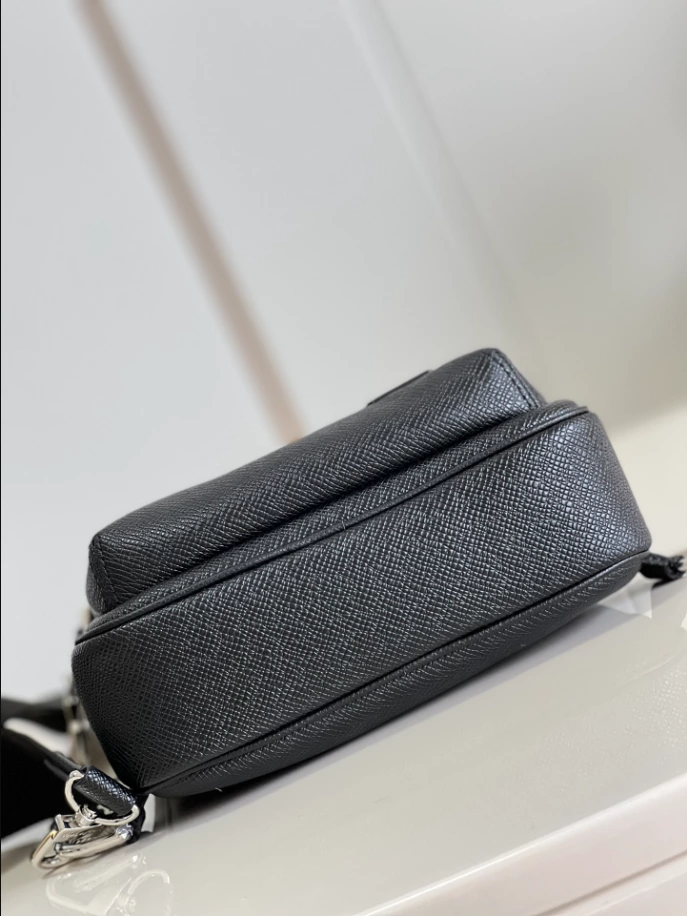 LOUIS VUITTON AVENUE SLINGBAG - LBV417