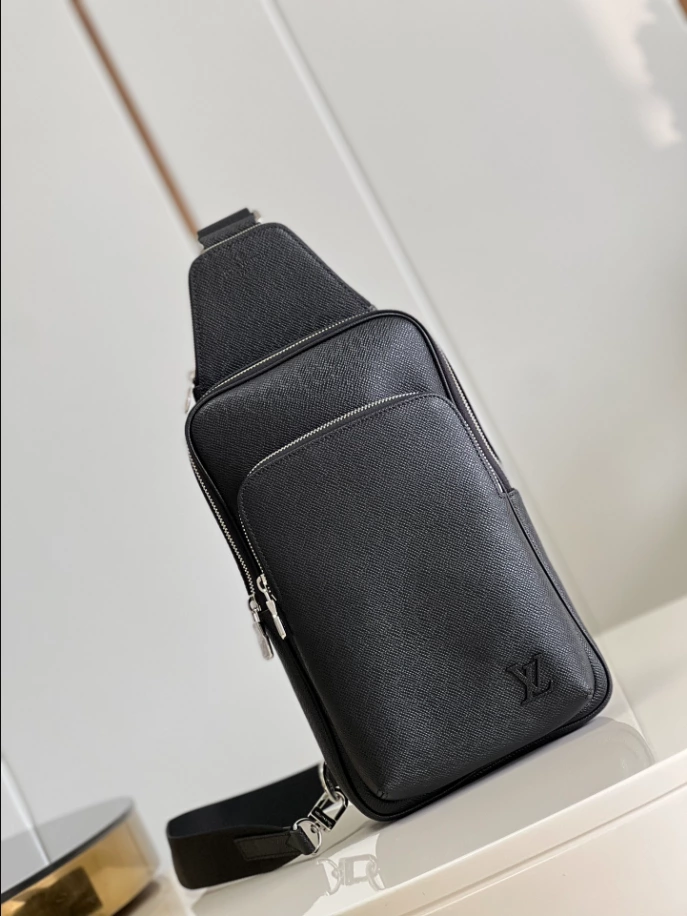 LOUIS VUITTON AVENUE SLINGBAG - LBV417