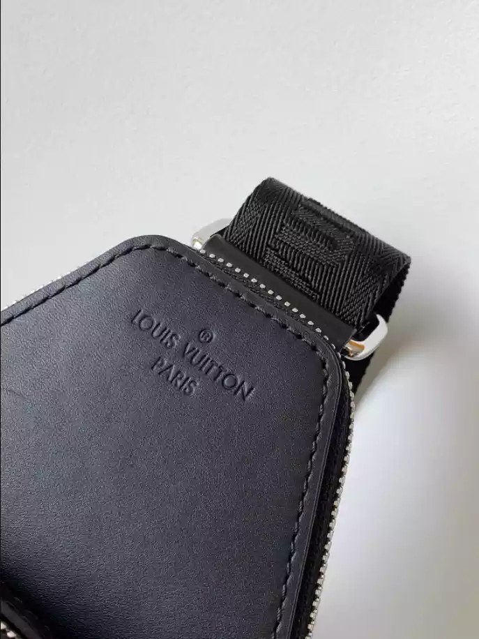 LOUIS VUITTON AVENUE SLINGBAG NM - LBV415