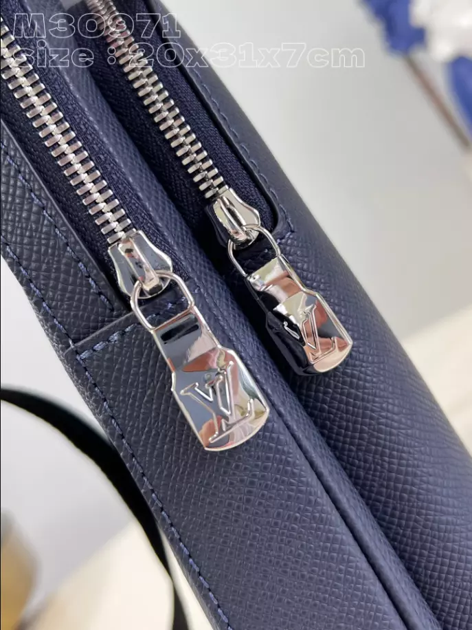 LOUIS VUITTON AVENUE SLINGBAG NM - LBV416