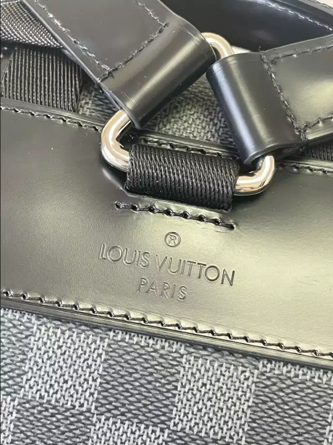 LOUIS VUITTON CHRISTOPHER PM DAMIER GRAPHITE CANVAS - LBV389