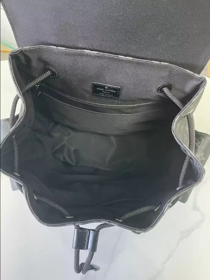 LOUIS VUITTON CHRISTOPHER PM MONOGRAM ECLIPSE - LBV391