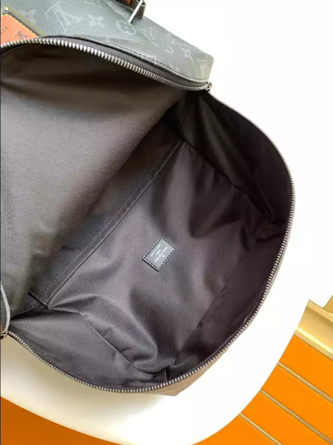 LOUIS VUITTON DISCOVERY BACKPACK - LBV381