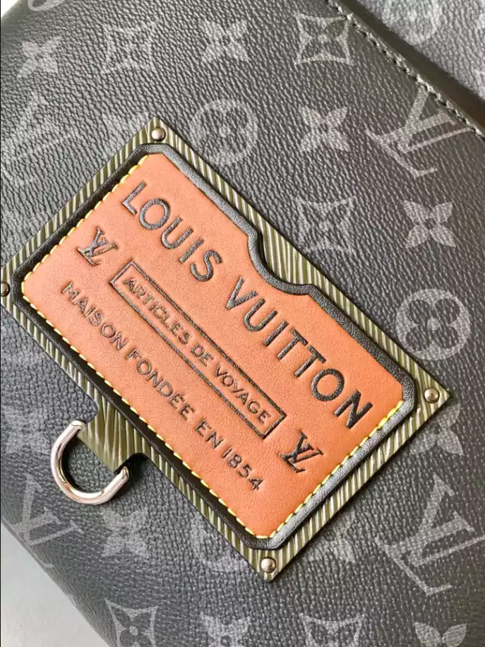 LOUIS VUITTON DISCOVERY BACKPACK - LBV381