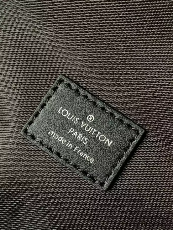 LOUIS VUITTON DISCOVERY BACKPACK - LBV381