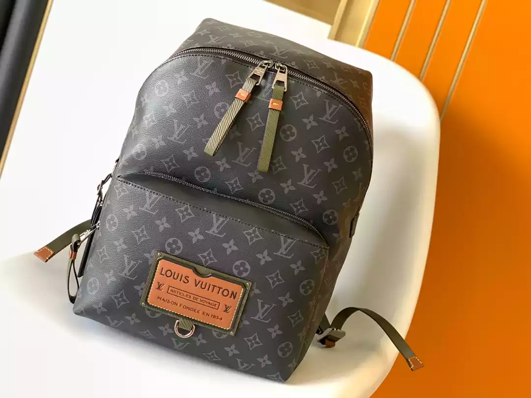 LOUIS VUITTON DISCOVERY BACKPACK - LBV381