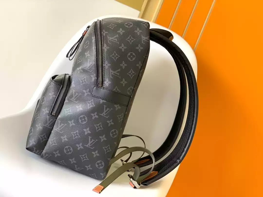 LOUIS VUITTON DISCOVERY BACKPACK - LBV381