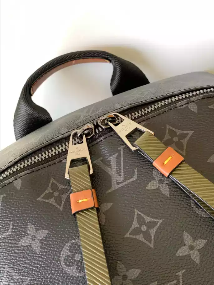 LOUIS VUITTON DISCOVERY BACKPACK - LBV381