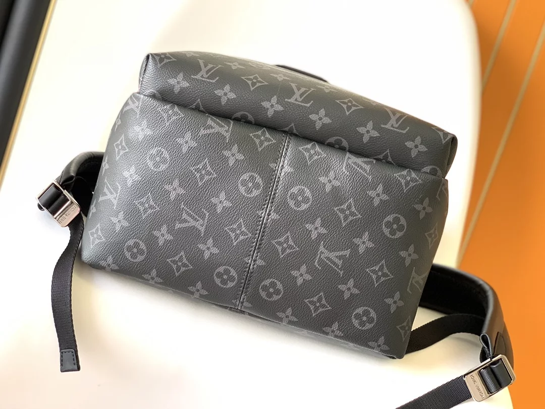 LOUIS VUITTON DISCOVERY BACKPACK - LBV377