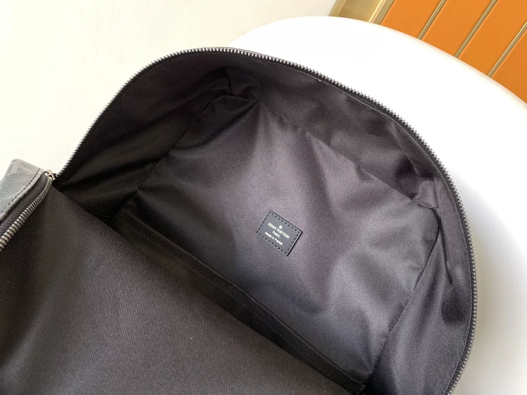 LOUIS VUITTON DISCOVERY BACKPACK - LBV377