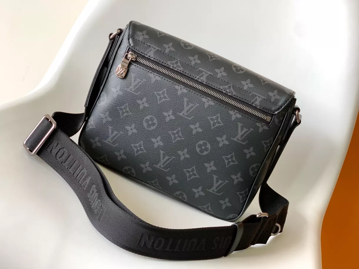 LOUIS VUITTON DISTRICT PM - LBV409