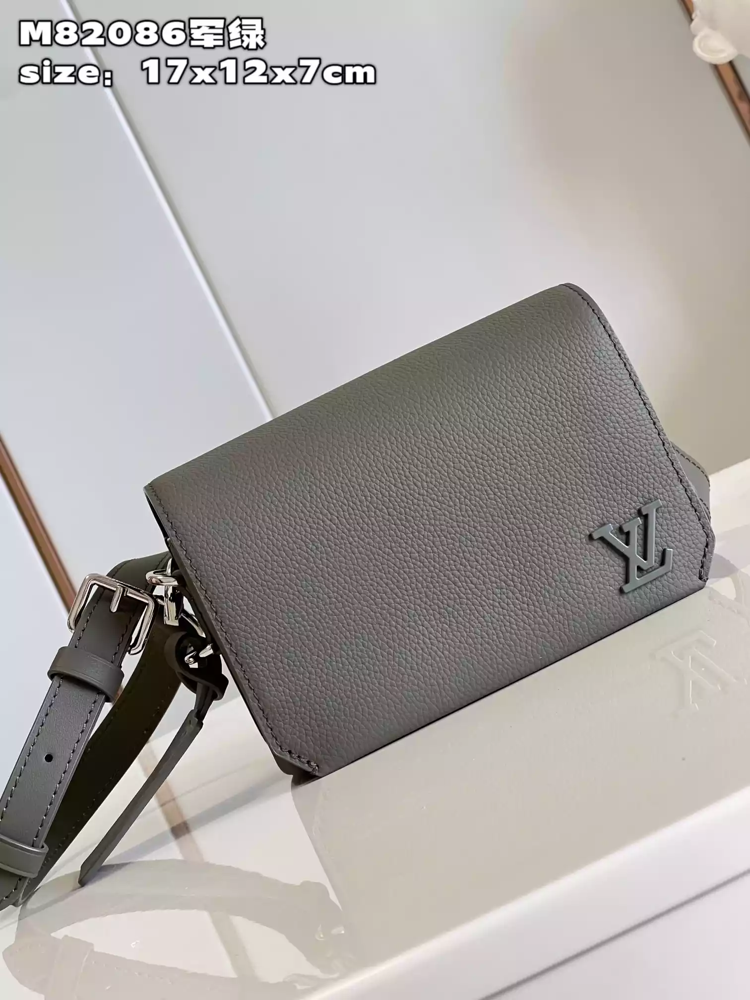 LOUIS VUITTON FASTLINE WEARABLE WALLET - RRG067