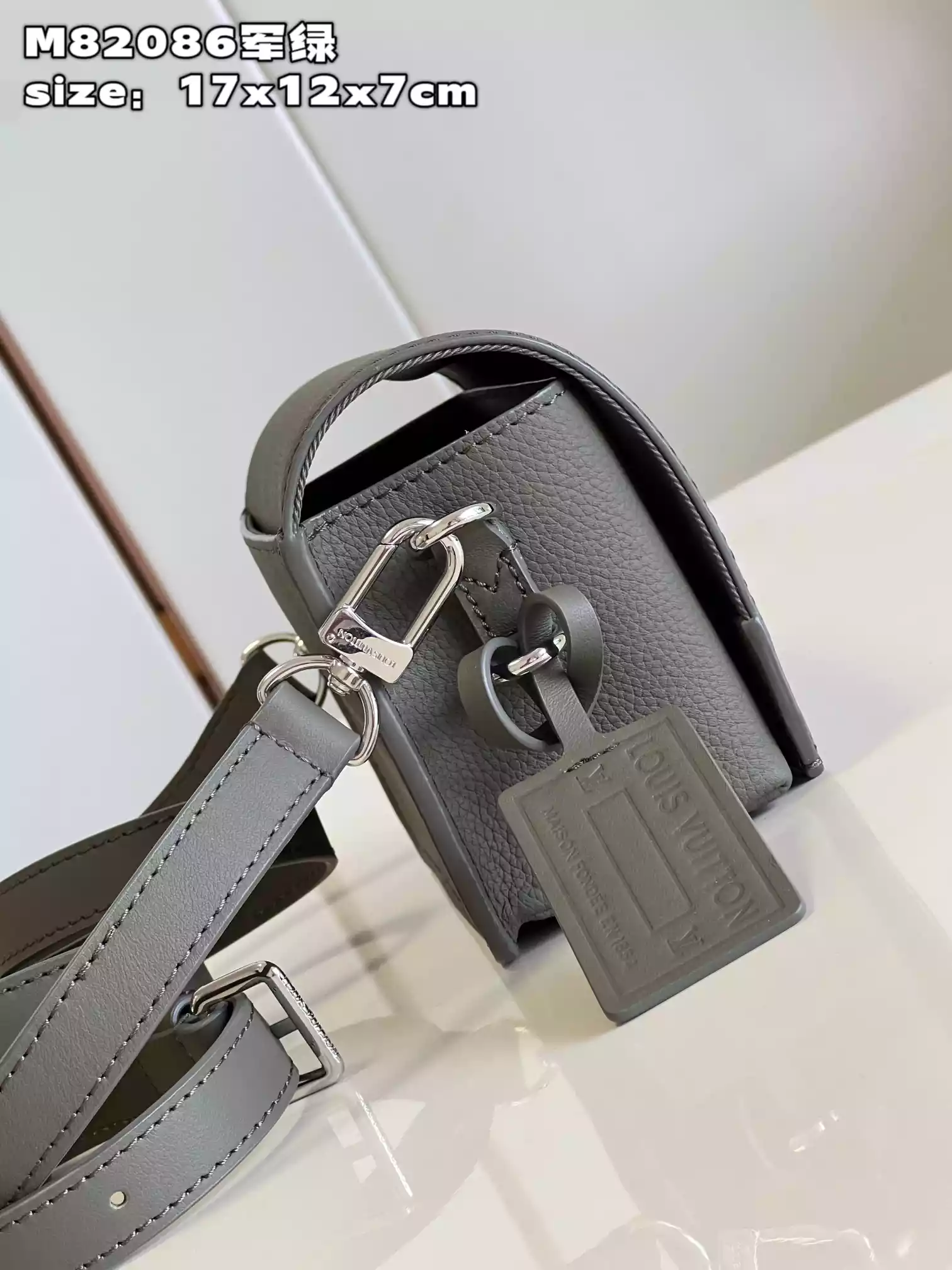 LOUIS VUITTON FASTLINE WEARABLE WALLET - RRG067