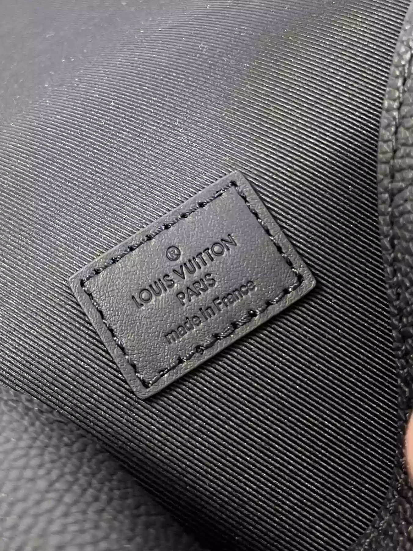 LOUIS VUITTON FASTLINE WEARABLE WALLET - RRG068