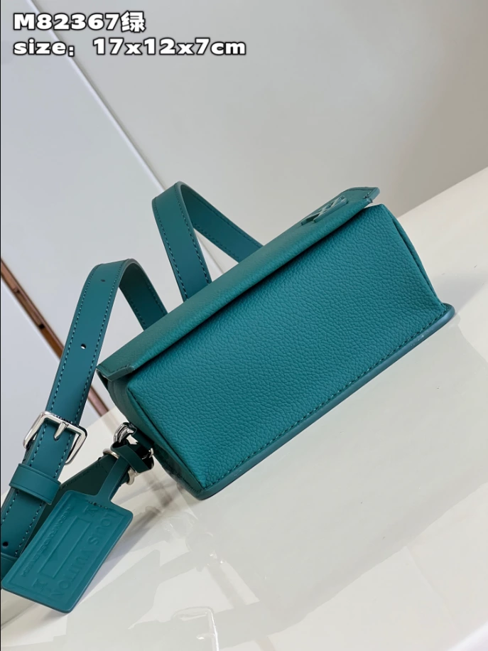 LOUIS VUITTON FASTLINE WEARABLE WALLET - RRG070