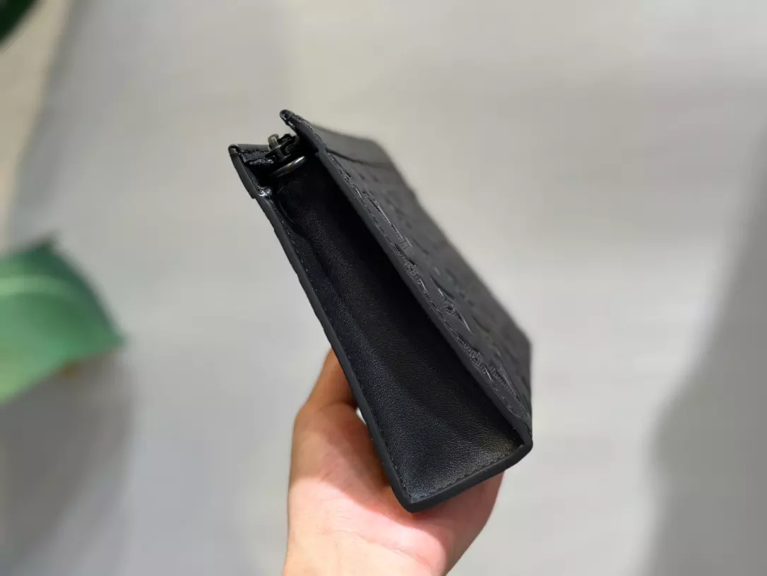 LOUIS VUITTON GASTON WEARABLE WALLET - RRG072