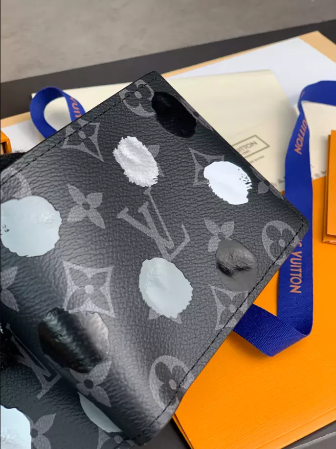 LOUIS VUITTON LV X YK MULTIPLE WALLET - LBV401