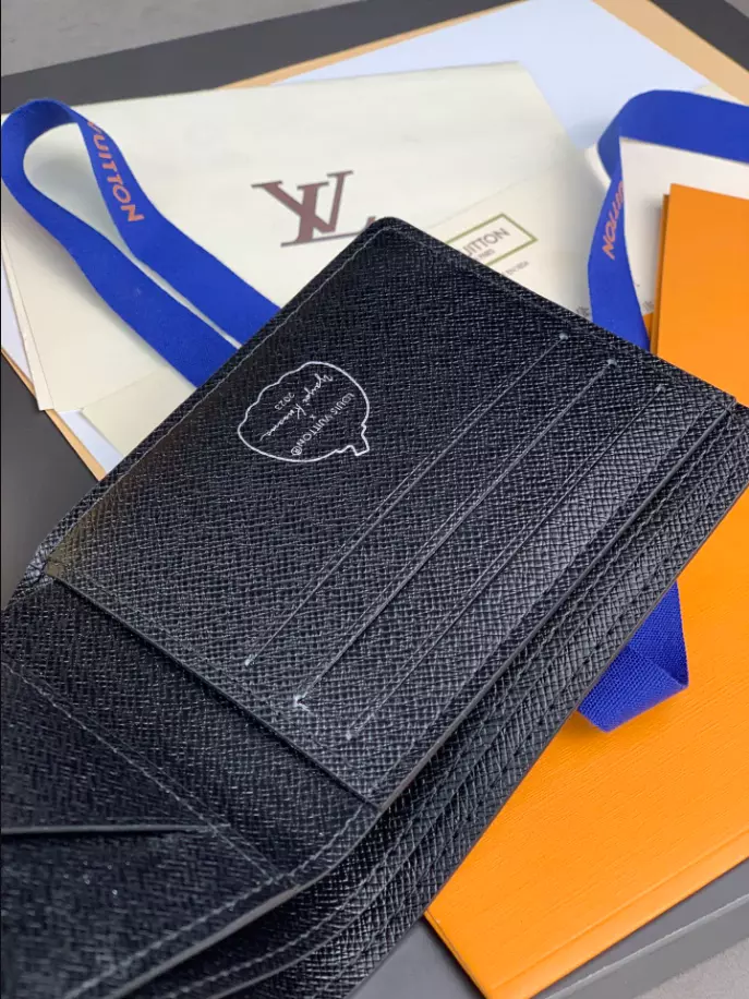 LOUIS VUITTON LV X YK MULTIPLE WALLET - LBV401