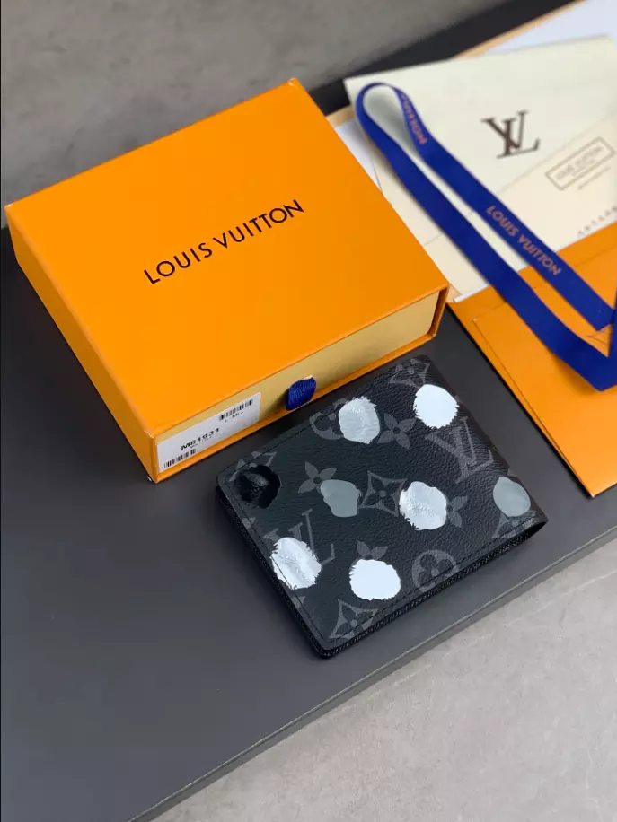 LOUIS VUITTON LV X YK MULTIPLE WALLET - LBV401
