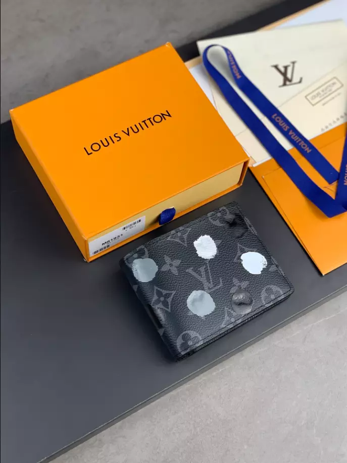 LOUIS VUITTON LV X YK MULTIPLE WALLET - LBV401