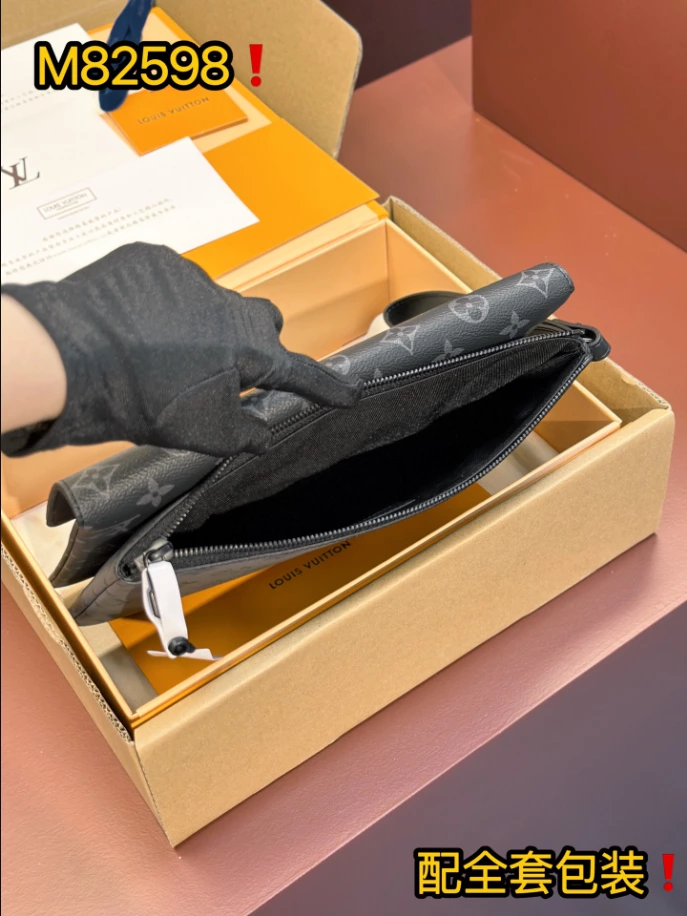 LOUIS VUITTON POCHETTE S-LOCK - LBV420