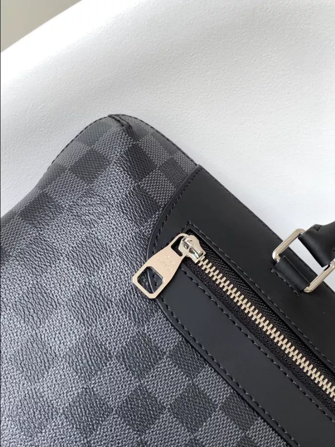 LOUIS VUITTON PORTE-DOCUMENTS JOUR - LBV396