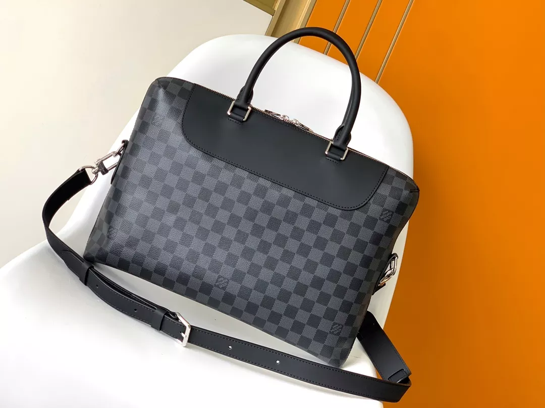 LOUIS VUITTON PORTE-DOCUMENTS JOUR - LBV396